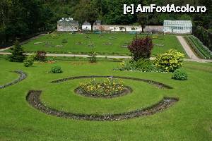 [P51] Victorian Gardens, foarte frumos aranjate, dar cu puține... flori.  » foto by le_maitre
 - 
<span class="allrVoted glyphicon glyphicon-heart hidden" id="av512649"></span>
<a class="m-l-10 hidden" id="sv512649" onclick="voting_Foto_DelVot(,512649,10242)" role="button">șterge vot <span class="glyphicon glyphicon-remove"></span></a>
<a id="v9512649" class=" c-red"  onclick="voting_Foto_SetVot(512649)" role="button"><span class="glyphicon glyphicon-heart-empty"></span> <b>LIKE</b> = Votează poza</a> <img class="hidden"  id="f512649W9" src="/imagini/loader.gif" border="0" /><span class="AjErrMes hidden" id="e512649ErM"></span>