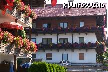 [P11] Hotelurile vecine sunt la fel de pline de flori, intr-un design studiat... » foto by florintoma
 - 
<span class="allrVoted glyphicon glyphicon-heart hidden" id="av260555"></span>
<a class="m-l-10 hidden" id="sv260555" onclick="voting_Foto_DelVot(,260555,10253)" role="button">șterge vot <span class="glyphicon glyphicon-remove"></span></a>
<a id="v9260555" class=" c-red"  onclick="voting_Foto_SetVot(260555)" role="button"><span class="glyphicon glyphicon-heart-empty"></span> <b>LIKE</b> = Votează poza</a> <img class="hidden"  id="f260555W9" src="/imagini/loader.gif" border="0" /><span class="AjErrMes hidden" id="e260555ErM"></span>