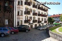 [P13] Hotel in centru, langa biserica, dupa numarul masinilor ne dam seama de gradul de ocupare » foto by florintoma
 - 
<span class="allrVoted glyphicon glyphicon-heart hidden" id="av260557"></span>
<a class="m-l-10 hidden" id="sv260557" onclick="voting_Foto_DelVot(,260557,10253)" role="button">șterge vot <span class="glyphicon glyphicon-remove"></span></a>
<a id="v9260557" class=" c-red"  onclick="voting_Foto_SetVot(260557)" role="button"><span class="glyphicon glyphicon-heart-empty"></span> <b>LIKE</b> = Votează poza</a> <img class="hidden"  id="f260557W9" src="/imagini/loader.gif" border="0" /><span class="AjErrMes hidden" id="e260557ErM"></span>