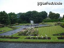 [P16] parcul castelului. este foarte frumos si foarte mare. mie mi s-a parut opulent in comparatie cu austeritatea castelului » foto by a.sr*
 - 
<span class="allrVoted glyphicon glyphicon-heart hidden" id="av259645"></span>
<a class="m-l-10 hidden" id="sv259645" onclick="voting_Foto_DelVot(,259645,10279)" role="button">șterge vot <span class="glyphicon glyphicon-remove"></span></a>
<a id="v9259645" class=" c-red"  onclick="voting_Foto_SetVot(259645)" role="button"><span class="glyphicon glyphicon-heart-empty"></span> <b>LIKE</b> = Votează poza</a> <img class="hidden"  id="f259645W9" src="/imagini/loader.gif" border="0" /><span class="AjErrMes hidden" id="e259645ErM"></span>