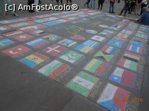 [P48] Londra - În zi de duminică. Un mod original de a cerși. Am pus și eu câțiva bănuți pe steagul României.  » foto by iulianic
 - 
<span class="allrVoted glyphicon glyphicon-heart hidden" id="av810978"></span>
<a class="m-l-10 hidden" id="sv810978" onclick="voting_Foto_DelVot(,810978,10282)" role="button">șterge vot <span class="glyphicon glyphicon-remove"></span></a>
<a id="v9810978" class=" c-red"  onclick="voting_Foto_SetVot(810978)" role="button"><span class="glyphicon glyphicon-heart-empty"></span> <b>LIKE</b> = Votează poza</a> <img class="hidden"  id="f810978W9" src="/imagini/loader.gif" border="0" /><span class="AjErrMes hidden" id="e810978ErM"></span>
