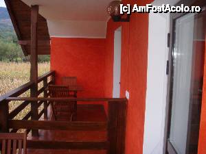 [P02] Balconul camerei, alaturat cu cel al familiei impreuna cu care am fost » foto by alb1573
 - 
<span class="allrVoted glyphicon glyphicon-heart hidden" id="av401263"></span>
<a class="m-l-10 hidden" id="sv401263" onclick="voting_Foto_DelVot(,401263,10299)" role="button">șterge vot <span class="glyphicon glyphicon-remove"></span></a>
<a id="v9401263" class=" c-red"  onclick="voting_Foto_SetVot(401263)" role="button"><span class="glyphicon glyphicon-heart-empty"></span> <b>LIKE</b> = Votează poza</a> <img class="hidden"  id="f401263W9" src="/imagini/loader.gif" border="0" /><span class="AjErrMes hidden" id="e401263ErM"></span>
