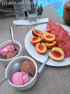[P11] Desert absolut delicios. Apa plata  sau acidulata la 0,5,imbuteliata, la discretie la toate mesele. » foto by PiticVerde
 - 
<span class="allrVoted glyphicon glyphicon-heart hidden" id="av1266536"></span>
<a class="m-l-10 hidden" id="sv1266536" onclick="voting_Foto_DelVot(,1266536,10319)" role="button">șterge vot <span class="glyphicon glyphicon-remove"></span></a>
<a id="v91266536" class=" c-red"  onclick="voting_Foto_SetVot(1266536)" role="button"><span class="glyphicon glyphicon-heart-empty"></span> <b>LIKE</b> = Votează poza</a> <img class="hidden"  id="f1266536W9" src="/imagini/loader.gif" border="0" /><span class="AjErrMes hidden" id="e1266536ErM"></span>