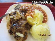 [P40] iar acest fel de mancare, nici nu mi-a fost clar cum se numeste, delicios ! un fel de chiftea cu piure si fasole, o combinatie la care eu nu m-as fi gandit ( cartofi cu fasole, ce dumnezeu e asta ? ), dar absolut delicios !!! » foto by a.sr*
 - 
<span class="allrVoted glyphicon glyphicon-heart hidden" id="av261494"></span>
<a class="m-l-10 hidden" id="sv261494" onclick="voting_Foto_DelVot(,261494,10323)" role="button">șterge vot <span class="glyphicon glyphicon-remove"></span></a>
<a id="v9261494" class=" c-red"  onclick="voting_Foto_SetVot(261494)" role="button"><span class="glyphicon glyphicon-heart-empty"></span> <b>LIKE</b> = Votează poza</a> <img class="hidden"  id="f261494W9" src="/imagini/loader.gif" border="0" /><span class="AjErrMes hidden" id="e261494ErM"></span>