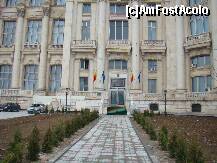 [P02] Intrare Senatului Romaniei,impunatoare, dar pe viu ,atunci cand intra alesii seamana izbitor cu intrarea la cursurile serale de la clasa a 13-a (de pe vremea Piticului). » foto by costin1968
 - 
<span class="allrVoted glyphicon glyphicon-heart hidden" id="av190228"></span>
<a class="m-l-10 hidden" id="sv190228" onclick="voting_Foto_DelVot(,190228,10344)" role="button">șterge vot <span class="glyphicon glyphicon-remove"></span></a>
<a id="v9190228" class=" c-red"  onclick="voting_Foto_SetVot(190228)" role="button"><span class="glyphicon glyphicon-heart-empty"></span> <b>LIKE</b> = Votează poza</a> <img class="hidden"  id="f190228W9" src="/imagini/loader.gif" border="0" /><span class="AjErrMes hidden" id="e190228ErM"></span>