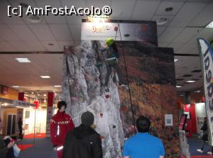 [P25] escalada la standul din Brasov » foto by adrianbogdan
 - 
<span class="allrVoted glyphicon glyphicon-heart hidden" id="av922781"></span>
<a class="m-l-10 hidden" id="sv922781" onclick="voting_Foto_DelVot(,922781,10344)" role="button">șterge vot <span class="glyphicon glyphicon-remove"></span></a>
<a id="v9922781" class=" c-red"  onclick="voting_Foto_SetVot(922781)" role="button"><span class="glyphicon glyphicon-heart-empty"></span> <b>LIKE</b> = Votează poza</a> <img class="hidden"  id="f922781W9" src="/imagini/loader.gif" border="0" /><span class="AjErrMes hidden" id="e922781ErM"></span>