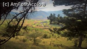 [P16] Vedere dinspre cetatea Tășmaciu (în fundal între pini se vede localitatea Boița)  » foto by AZE
 - 
<span class="allrVoted glyphicon glyphicon-heart hidden" id="av907665"></span>
<a class="m-l-10 hidden" id="sv907665" onclick="voting_Foto_DelVot(,907665,10358)" role="button">șterge vot <span class="glyphicon glyphicon-remove"></span></a>
<a id="v9907665" class=" c-red"  onclick="voting_Foto_SetVot(907665)" role="button"><span class="glyphicon glyphicon-heart-empty"></span> <b>LIKE</b> = Votează poza</a> <img class="hidden"  id="f907665W9" src="/imagini/loader.gif" border="0" /><span class="AjErrMes hidden" id="e907665ErM"></span>