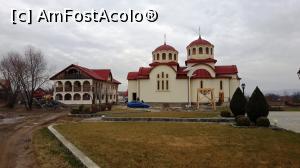 [P08] Biserica mai nouă și chiliile » foto by AZE
 - 
<span class="allrVoted glyphicon glyphicon-heart hidden" id="av1041345"></span>
<a class="m-l-10 hidden" id="sv1041345" onclick="voting_Foto_DelVot(,1041345,10358)" role="button">șterge vot <span class="glyphicon glyphicon-remove"></span></a>
<a id="v91041345" class=" c-red"  onclick="voting_Foto_SetVot(1041345)" role="button"><span class="glyphicon glyphicon-heart-empty"></span> <b>LIKE</b> = Votează poza</a> <img class="hidden"  id="f1041345W9" src="/imagini/loader.gif" border="0" /><span class="AjErrMes hidden" id="e1041345ErM"></span>
