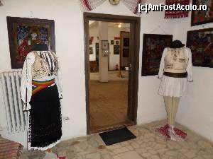[P07] Muzeul de icoane pe sticla din Sibiel - costume populare specifice zonei, confectionate in anul 1905.  » foto by Safta Radu
 - 
<span class="allrVoted glyphicon glyphicon-heart hidden" id="av615314"></span>
<a class="m-l-10 hidden" id="sv615314" onclick="voting_Foto_DelVot(,615314,10358)" role="button">șterge vot <span class="glyphicon glyphicon-remove"></span></a>
<a id="v9615314" class=" c-red"  onclick="voting_Foto_SetVot(615314)" role="button"><span class="glyphicon glyphicon-heart-empty"></span> <b>LIKE</b> = Votează poza</a> <img class="hidden"  id="f615314W9" src="/imagini/loader.gif" border="0" /><span class="AjErrMes hidden" id="e615314ErM"></span>