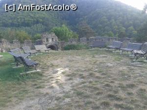 [P20] Biserica Fortificată din Cisnădioara - zidul și băncile în curtea bisericii » foto by costy69*
 - 
<span class="allrVoted glyphicon glyphicon-heart hidden" id="av709670"></span>
<a class="m-l-10 hidden" id="sv709670" onclick="voting_Foto_DelVot(,709670,10358)" role="button">șterge vot <span class="glyphicon glyphicon-remove"></span></a>
<a id="v9709670" class=" c-red"  onclick="voting_Foto_SetVot(709670)" role="button"><span class="glyphicon glyphicon-heart-empty"></span> <b>LIKE</b> = Votează poza</a> <img class="hidden"  id="f709670W9" src="/imagini/loader.gif" border="0" /><span class="AjErrMes hidden" id="e709670ErM"></span>
