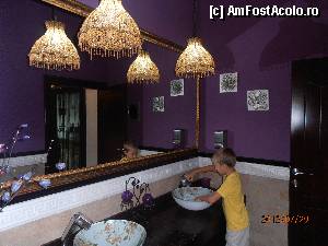 [P28] Phoenicia Express - toaleta de la parterul hotelului » foto by sunflower
 - 
<span class="allrVoted glyphicon glyphicon-heart hidden" id="av373385"></span>
<a class="m-l-10 hidden" id="sv373385" onclick="voting_Foto_DelVot(,373385,10365)" role="button">șterge vot <span class="glyphicon glyphicon-remove"></span></a>
<a id="v9373385" class=" c-red"  onclick="voting_Foto_SetVot(373385)" role="button"><span class="glyphicon glyphicon-heart-empty"></span> <b>LIKE</b> = Votează poza</a> <img class="hidden"  id="f373385W9" src="/imagini/loader.gif" border="0" /><span class="AjErrMes hidden" id="e373385ErM"></span>