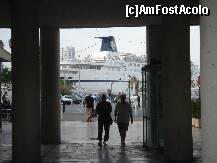 [P35] iata vasul nostru vazut din toulon. terminalul de pasageri este chiar in oras » foto by a.sr*
 - 
<span class="allrVoted glyphicon glyphicon-heart hidden" id="av264646"></span>
<a class="m-l-10 hidden" id="sv264646" onclick="voting_Foto_DelVot(,264646,10378)" role="button">șterge vot <span class="glyphicon glyphicon-remove"></span></a>
<a id="v9264646" class=" c-red"  onclick="voting_Foto_SetVot(264646)" role="button"><span class="glyphicon glyphicon-heart-empty"></span> <b>LIKE</b> = Votează poza</a> <img class="hidden"  id="f264646W9" src="/imagini/loader.gif" border="0" /><span class="AjErrMes hidden" id="e264646ErM"></span>