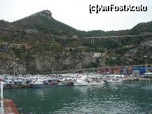 [P76] coasta amalfi este spectaculoasa ! priviti viaductul acela care sfideaza parca regulile naturii... » foto by a.sr*
 - 
<span class="allrVoted glyphicon glyphicon-heart hidden" id="av264687"></span>
<a class="m-l-10 hidden" id="sv264687" onclick="voting_Foto_DelVot(,264687,10378)" role="button">șterge vot <span class="glyphicon glyphicon-remove"></span></a>
<a id="v9264687" class=" c-red"  onclick="voting_Foto_SetVot(264687)" role="button"><span class="glyphicon glyphicon-heart-empty"></span> <b>LIKE</b> = Votează poza</a> <img class="hidden"  id="f264687W9" src="/imagini/loader.gif" border="0" /><span class="AjErrMes hidden" id="e264687ErM"></span>