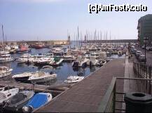 [P21] portul Bastia, canalul de intrare pe insula » foto by saveriucorsu
 - 
<span class="allrVoted glyphicon glyphicon-heart hidden" id="av264734"></span>
<a class="m-l-10 hidden" id="sv264734" onclick="voting_Foto_DelVot(,264734,10379)" role="button">șterge vot <span class="glyphicon glyphicon-remove"></span></a>
<a id="v9264734" class=" c-red"  onclick="voting_Foto_SetVot(264734)" role="button"><span class="glyphicon glyphicon-heart-empty"></span> <b>LIKE</b> = Votează poza</a> <img class="hidden"  id="f264734W9" src="/imagini/loader.gif" border="0" /><span class="AjErrMes hidden" id="e264734ErM"></span>