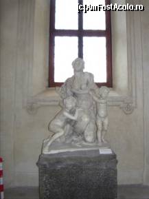 [P13] Statuie pe scarile de iesire din Palazzo Barberini. » foto by TraianS
 - 
<span class="allrVoted glyphicon glyphicon-heart hidden" id="av182346"></span>
<a class="m-l-10 hidden" id="sv182346" onclick="voting_Foto_DelVot(,182346,10398)" role="button">șterge vot <span class="glyphicon glyphicon-remove"></span></a>
<a id="v9182346" class=" c-red"  onclick="voting_Foto_SetVot(182346)" role="button"><span class="glyphicon glyphicon-heart-empty"></span> <b>LIKE</b> = Votează poza</a> <img class="hidden"  id="f182346W9" src="/imagini/loader.gif" border="0" /><span class="AjErrMes hidden" id="e182346ErM"></span>