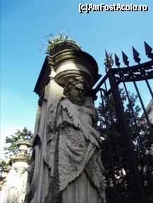 [P09] Stalp din gardul de la Palazzo Barberini. » foto by TraianS
 - 
<span class="allrVoted glyphicon glyphicon-heart hidden" id="av182334"></span>
<a class="m-l-10 hidden" id="sv182334" onclick="voting_Foto_DelVot(,182334,10398)" role="button">șterge vot <span class="glyphicon glyphicon-remove"></span></a>
<a id="v9182334" class=" c-red"  onclick="voting_Foto_SetVot(182334)" role="button"><span class="glyphicon glyphicon-heart-empty"></span> <b>LIKE</b> = Votează poza</a> <img class="hidden"  id="f182334W9" src="/imagini/loader.gif" border="0" /><span class="AjErrMes hidden" id="e182334ErM"></span>
