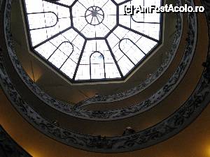 [P38] Celebra scara in spirala din Muzeele Vatican » foto by vlado2
 - 
<span class="allrVoted glyphicon glyphicon-heart hidden" id="av485129"></span>
<a class="m-l-10 hidden" id="sv485129" onclick="voting_Foto_DelVot(,485129,10398)" role="button">șterge vot <span class="glyphicon glyphicon-remove"></span></a>
<a id="v9485129" class=" c-red"  onclick="voting_Foto_SetVot(485129)" role="button"><span class="glyphicon glyphicon-heart-empty"></span> <b>LIKE</b> = Votează poza</a> <img class="hidden"  id="f485129W9" src="/imagini/loader.gif" border="0" /><span class="AjErrMes hidden" id="e485129ErM"></span>