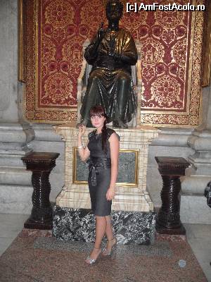 [P04] Statuia Sf. Petru, toti care ii ating piciorul si isi pun o dorinta, aceasta se indeplineste... piciorul statuei este deja 'ros ' pe jumatate...  » foto by Krisstina2112
 - 
<span class="allrVoted glyphicon glyphicon-heart hidden" id="av513385"></span>
<a class="m-l-10 hidden" id="sv513385" onclick="voting_Foto_DelVot(,513385,10398)" role="button">șterge vot <span class="glyphicon glyphicon-remove"></span></a>
<a id="v9513385" class=" c-red"  onclick="voting_Foto_SetVot(513385)" role="button"><span class="glyphicon glyphicon-heart-empty"></span> <b>LIKE</b> = Votează poza</a> <img class="hidden"  id="f513385W9" src="/imagini/loader.gif" border="0" /><span class="AjErrMes hidden" id="e513385ErM"></span>