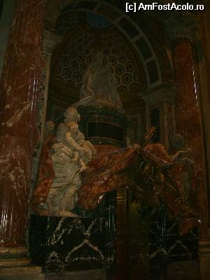[P16] intrarea in cripta Vaticanului...  » foto by viorelpop
 - 
<span class="allrVoted glyphicon glyphicon-heart hidden" id="av533086"></span>
<a class="m-l-10 hidden" id="sv533086" onclick="voting_Foto_DelVot(,533086,10398)" role="button">șterge vot <span class="glyphicon glyphicon-remove"></span></a>
<a id="v9533086" class=" c-red"  onclick="voting_Foto_SetVot(533086)" role="button"><span class="glyphicon glyphicon-heart-empty"></span> <b>LIKE</b> = Votează poza</a> <img class="hidden"  id="f533086W9" src="/imagini/loader.gif" border="0" /><span class="AjErrMes hidden" id="e533086ErM"></span>