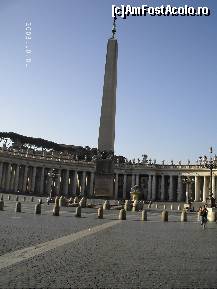 [P01] Intrând pe latura de sud, pe latura cu cloptniţă a porticului de la San Pietro, prima privelişte pe care o ai în faţa ochilor este larga piaţă, înconjurată de Colonada cu cele 140 de statui şi având în mijloc obeliscul. » foto by Costi
 - 
<span class="allrVoted glyphicon glyphicon-heart hidden" id="av48765"></span>
<a class="m-l-10 hidden" id="sv48765" onclick="voting_Foto_DelVot(,48765,10398)" role="button">șterge vot <span class="glyphicon glyphicon-remove"></span></a>
<a id="v948765" class=" c-red"  onclick="voting_Foto_SetVot(48765)" role="button"><span class="glyphicon glyphicon-heart-empty"></span> <b>LIKE</b> = Votează poza</a> <img class="hidden"  id="f48765W9" src="/imagini/loader.gif" border="0" /><span class="AjErrMes hidden" id="e48765ErM"></span>