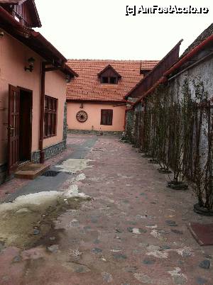 [P05] o parte a curtii interioare a pensiunii ela din sibiu » foto by bogdan 75
 - 
<span class="allrVoted glyphicon glyphicon-heart hidden" id="av410793"></span>
<a class="m-l-10 hidden" id="sv410793" onclick="voting_Foto_DelVot(,410793,10407)" role="button">șterge vot <span class="glyphicon glyphicon-remove"></span></a>
<a id="v9410793" class=" c-red"  onclick="voting_Foto_SetVot(410793)" role="button"><span class="glyphicon glyphicon-heart-empty"></span> <b>LIKE</b> = Votează poza</a> <img class="hidden"  id="f410793W9" src="/imagini/loader.gif" border="0" /><span class="AjErrMes hidden" id="e410793ErM"></span>