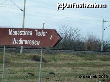[P02] Indicatorul spre manastire » foto by dannek
 - 
<span class="allrVoted glyphicon glyphicon-heart hidden" id="av169579"></span>
<a class="m-l-10 hidden" id="sv169579" onclick="voting_Foto_DelVot(,169579,10415)" role="button">șterge vot <span class="glyphicon glyphicon-remove"></span></a>
<a id="v9169579" class=" c-red"  onclick="voting_Foto_SetVot(169579)" role="button"><span class="glyphicon glyphicon-heart-empty"></span> <b>LIKE</b> = Votează poza</a> <img class="hidden"  id="f169579W9" src="/imagini/loader.gif" border="0" /><span class="AjErrMes hidden" id="e169579ErM"></span>