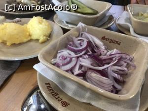 [P19] Restaurant Sergiana - Coresi Mall - salata de ceapă roşie » foto by nicole33
 - 
<span class="allrVoted glyphicon glyphicon-heart hidden" id="av1003511"></span>
<a class="m-l-10 hidden" id="sv1003511" onclick="voting_Foto_DelVot(,1003511,10418)" role="button">șterge vot <span class="glyphicon glyphicon-remove"></span></a>
<a id="v91003511" class=" c-red"  onclick="voting_Foto_SetVot(1003511)" role="button"><span class="glyphicon glyphicon-heart-empty"></span> <b>LIKE</b> = Votează poza</a> <img class="hidden"  id="f1003511W9" src="/imagini/loader.gif" border="0" /><span class="AjErrMes hidden" id="e1003511ErM"></span>