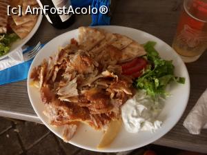 [P09] gyros de pui la farfurie » foto by silvia tudoran
 - 
<span class="allrVoted glyphicon glyphicon-heart hidden" id="av1189348"></span>
<a class="m-l-10 hidden" id="sv1189348" onclick="voting_Foto_DelVot(,1189348,10418)" role="button">șterge vot <span class="glyphicon glyphicon-remove"></span></a>
<a id="v91189348" class=" c-red"  onclick="voting_Foto_SetVot(1189348)" role="button"><span class="glyphicon glyphicon-heart-empty"></span> <b>LIKE</b> = Votează poza</a> <img class="hidden"  id="f1189348W9" src="/imagini/loader.gif" border="0" /><span class="AjErrMes hidden" id="e1189348ErM"></span>