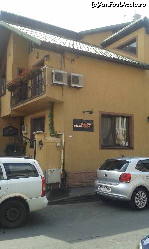[P02] Pizza Hot - vazut din strada » foto by Denisa13
 - 
<span class="allrVoted glyphicon glyphicon-heart hidden" id="av647757"></span>
<a class="m-l-10 hidden" id="sv647757" onclick="voting_Foto_DelVot(,647757,10418)" role="button">șterge vot <span class="glyphicon glyphicon-remove"></span></a>
<a id="v9647757" class=" c-red"  onclick="voting_Foto_SetVot(647757)" role="button"><span class="glyphicon glyphicon-heart-empty"></span> <b>LIKE</b> = Votează poza</a> <img class="hidden"  id="f647757W9" src="/imagini/loader.gif" border="0" /><span class="AjErrMes hidden" id="e647757ErM"></span>