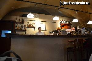 [P05] In interior, vedere spre bar.  » foto by Cucu Bau
 - 
<span class="allrVoted glyphicon glyphicon-heart hidden" id="av594884"></span>
<a class="m-l-10 hidden" id="sv594884" onclick="voting_Foto_DelVot(,594884,10418)" role="button">șterge vot <span class="glyphicon glyphicon-remove"></span></a>
<a id="v9594884" class=" c-red"  onclick="voting_Foto_SetVot(594884)" role="button"><span class="glyphicon glyphicon-heart-empty"></span> <b>LIKE</b> = Votează poza</a> <img class="hidden"  id="f594884W9" src="/imagini/loader.gif" border="0" /><span class="AjErrMes hidden" id="e594884ErM"></span>