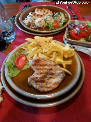 [P13] Felul doi la Ceasu' Rau, grill de porc si pui cu orez » foto by dorgo
 - 
<span class="allrVoted glyphicon glyphicon-heart hidden" id="av677954"></span>
<a class="m-l-10 hidden" id="sv677954" onclick="voting_Foto_DelVot(,677954,10418)" role="button">șterge vot <span class="glyphicon glyphicon-remove"></span></a>
<a id="v9677954" class=" c-red"  onclick="voting_Foto_SetVot(677954)" role="button"><span class="glyphicon glyphicon-heart-empty"></span> <b>LIKE</b> = Votează poza</a> <img class="hidden"  id="f677954W9" src="/imagini/loader.gif" border="0" /><span class="AjErrMes hidden" id="e677954ErM"></span>