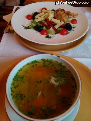 [P22] Restaurantul 'Roata Norocului'- ciorba taraneasca si o salata » foto by dorgo
 - 
<span class="allrVoted glyphicon glyphicon-heart hidden" id="av677963"></span>
<a class="m-l-10 hidden" id="sv677963" onclick="voting_Foto_DelVot(,677963,10418)" role="button">șterge vot <span class="glyphicon glyphicon-remove"></span></a>
<a id="v9677963" class=" c-red"  onclick="voting_Foto_SetVot(677963)" role="button"><span class="glyphicon glyphicon-heart-empty"></span> <b>LIKE</b> = Votează poza</a> <img class="hidden"  id="f677963W9" src="/imagini/loader.gif" border="0" /><span class="AjErrMes hidden" id="e677963ErM"></span>