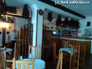 [P06] Interiorul restaurantului si barul » foto by dorgo
 - 
<span class="allrVoted glyphicon glyphicon-heart hidden" id="av677947"></span>
<a class="m-l-10 hidden" id="sv677947" onclick="voting_Foto_DelVot(,677947,10418)" role="button">șterge vot <span class="glyphicon glyphicon-remove"></span></a>
<a id="v9677947" class=" c-red"  onclick="voting_Foto_SetVot(677947)" role="button"><span class="glyphicon glyphicon-heart-empty"></span> <b>LIKE</b> = Votează poza</a> <img class="hidden"  id="f677947W9" src="/imagini/loader.gif" border="0" /><span class="AjErrMes hidden" id="e677947ErM"></span>