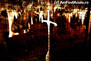 [P04] Grotte du Grand Roc - crucea (poza nu este clară, fiind făcută fără blitz)  » foto by makuy*
 - 
<span class="allrVoted glyphicon glyphicon-heart hidden" id="av579893"></span>
<a class="m-l-10 hidden" id="sv579893" onclick="voting_Foto_DelVot(,579893,10440)" role="button">șterge vot <span class="glyphicon glyphicon-remove"></span></a>
<a id="v9579893" class=" c-red"  onclick="voting_Foto_SetVot(579893)" role="button"><span class="glyphicon glyphicon-heart-empty"></span> <b>LIKE</b> = Votează poza</a> <img class="hidden"  id="f579893W9" src="/imagini/loader.gif" border="0" /><span class="AjErrMes hidden" id="e579893ErM"></span>