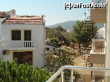 [P57] Detaliu case din jurul hotelului... din cel de-al doilea balcon al camerei... » foto by Aeerdna*
 - 
<span class="allrVoted glyphicon glyphicon-heart hidden" id="av268731"></span>
<a class="m-l-10 hidden" id="sv268731" onclick="voting_Foto_DelVot(,268731,10455)" role="button">șterge vot <span class="glyphicon glyphicon-remove"></span></a>
<a id="v9268731" class=" c-red"  onclick="voting_Foto_SetVot(268731)" role="button"><span class="glyphicon glyphicon-heart-empty"></span> <b>LIKE</b> = Votează poza</a> <img class="hidden"  id="f268731W9" src="/imagini/loader.gif" border="0" /><span class="AjErrMes hidden" id="e268731ErM"></span>