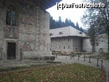 [P03] -curtea interioara, Voronet » foto by cristinatotem
 - 
<span class="allrVoted glyphicon glyphicon-heart hidden" id="av269137"></span>
<a class="m-l-10 hidden" id="sv269137" onclick="voting_Foto_DelVot(,269137,10464)" role="button">șterge vot <span class="glyphicon glyphicon-remove"></span></a>
<a id="v9269137" class=" c-red"  onclick="voting_Foto_SetVot(269137)" role="button"><span class="glyphicon glyphicon-heart-empty"></span> <b>LIKE</b> = Votează poza</a> <img class="hidden"  id="f269137W9" src="/imagini/loader.gif" border="0" /><span class="AjErrMes hidden" id="e269137ErM"></span>