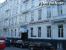 [P01] acesta este hotelul. se afla situat pe un colt, intrarea fiind pe latura din stanga » foto by a.sr*
 - 
<span class="allrVoted glyphicon glyphicon-heart hidden" id="av271201"></span>
<a class="m-l-10 hidden" id="sv271201" onclick="voting_Foto_DelVot(,271201,10507)" role="button">șterge vot <span class="glyphicon glyphicon-remove"></span></a>
<a id="v9271201" class=" c-red"  onclick="voting_Foto_SetVot(271201)" role="button"><span class="glyphicon glyphicon-heart-empty"></span> <b>LIKE</b> = Votează poza</a> <img class="hidden"  id="f271201W9" src="/imagini/loader.gif" border="0" /><span class="AjErrMes hidden" id="e271201ErM"></span>