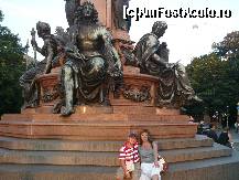 [P12] Mami si puiutul obositi dupa plimbare » foto by leonmaximilian
 - 
<span class="allrVoted glyphicon glyphicon-heart hidden" id="av271373"></span>
<a class="m-l-10 hidden" id="sv271373" onclick="voting_Foto_DelVot(,271373,10513)" role="button">șterge vot <span class="glyphicon glyphicon-remove"></span></a>
<a id="v9271373" class=" c-red"  onclick="voting_Foto_SetVot(271373)" role="button"><span class="glyphicon glyphicon-heart-empty"></span> <b>LIKE</b> = Votează poza</a> <img class="hidden"  id="f271373W9" src="/imagini/loader.gif" border="0" /><span class="AjErrMes hidden" id="e271373ErM"></span>