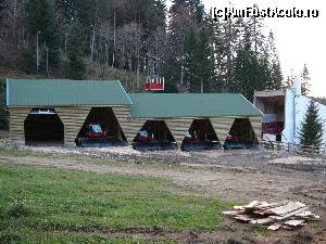 [P33] Am ajuns lângă staţia de telecabină, unde ratrak-urile „dorm” liniştite, în aşteptarea zăpezii » foto by Claudiu U.
 - 
<span class="allrVoted glyphicon glyphicon-heart hidden" id="av587373"></span>
<a class="m-l-10 hidden" id="sv587373" onclick="voting_Foto_DelVot(,587373,10560)" role="button">șterge vot <span class="glyphicon glyphicon-remove"></span></a>
<a id="v9587373" class=" c-red"  onclick="voting_Foto_SetVot(587373)" role="button"><span class="glyphicon glyphicon-heart-empty"></span> <b>LIKE</b> = Votează poza</a> <img class="hidden"  id="f587373W9" src="/imagini/loader.gif" border="0" /><span class="AjErrMes hidden" id="e587373ErM"></span>