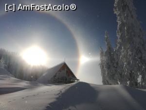 [P01] Haloul din jurul soarelui, fenomenul numit Sun Dog.  » foto by Mika
 - 
<span class="allrVoted glyphicon glyphicon-heart hidden" id="av1137939"></span>
<a class="m-l-10 hidden" id="sv1137939" onclick="voting_Foto_DelVot(,1137939,10560)" role="button">șterge vot <span class="glyphicon glyphicon-remove"></span></a>
<a id="v91137939" class=" c-red"  onclick="voting_Foto_SetVot(1137939)" role="button"><span class="glyphicon glyphicon-heart-empty"></span> <b>LIKE</b> = Votează poza</a> <img class="hidden"  id="f1137939W9" src="/imagini/loader.gif" border="0" /><span class="AjErrMes hidden" id="e1137939ErM"></span>