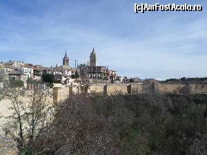 [P17] vedere asupra orasului, in prim plan zidurile, pe fundal catedrala, luata din Alcazar » foto by amero
 - 
<span class="allrVoted glyphicon glyphicon-heart hidden" id="av621087"></span>
<a class="m-l-10 hidden" id="sv621087" onclick="voting_Foto_DelVot(,621087,10572)" role="button">șterge vot <span class="glyphicon glyphicon-remove"></span></a>
<a id="v9621087" class=" c-red"  onclick="voting_Foto_SetVot(621087)" role="button"><span class="glyphicon glyphicon-heart-empty"></span> <b>LIKE</b> = Votează poza</a> <img class="hidden"  id="f621087W9" src="/imagini/loader.gif" border="0" /><span class="AjErrMes hidden" id="e621087ErM"></span>