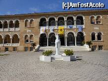 [P05] Nicosia - Platul Arhiepiscopal si statuia fostului presedinte-arhiepiscop Makarios. » foto by iulianic
 - 
<span class="allrVoted glyphicon glyphicon-heart hidden" id="av279328"></span>
<a class="m-l-10 hidden" id="sv279328" onclick="voting_Foto_DelVot(,279328,10592)" role="button">șterge vot <span class="glyphicon glyphicon-remove"></span></a>
<a id="v9279328" class=" c-red"  onclick="voting_Foto_SetVot(279328)" role="button"><span class="glyphicon glyphicon-heart-empty"></span> <b>LIKE</b> = Votează poza</a> <img class="hidden"  id="f279328W9" src="/imagini/loader.gif" border="0" /><span class="AjErrMes hidden" id="e279328ErM"></span>