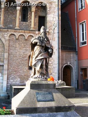 [P15] Statuia Sf. Bonifaciu, de langa dom » foto by Radu Tudoran
 - 
<span class="allrVoted glyphicon glyphicon-heart hidden" id="av714234"></span>
<a class="m-l-10 hidden" id="sv714234" onclick="voting_Foto_DelVot(,714234,10598)" role="button">șterge vot <span class="glyphicon glyphicon-remove"></span></a>
<a id="v9714234" class=" c-red"  onclick="voting_Foto_SetVot(714234)" role="button"><span class="glyphicon glyphicon-heart-empty"></span> <b>LIKE</b> = Votează poza</a> <img class="hidden"  id="f714234W9" src="/imagini/loader.gif" border="0" /><span class="AjErrMes hidden" id="e714234ErM"></span>