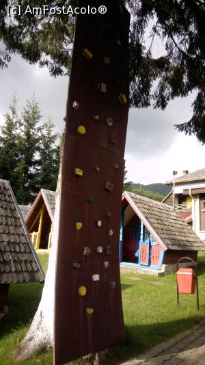 [P14] Peretele de escalada și căsuțe din complex!  » foto by mihaela p
 - 
<span class="allrVoted glyphicon glyphicon-heart hidden" id="av1010440"></span>
<a class="m-l-10 hidden" id="sv1010440" onclick="voting_Foto_DelVot(,1010440,10602)" role="button">șterge vot <span class="glyphicon glyphicon-remove"></span></a>
<a id="v91010440" class=" c-red"  onclick="voting_Foto_SetVot(1010440)" role="button"><span class="glyphicon glyphicon-heart-empty"></span> <b>LIKE</b> = Votează poza</a> <img class="hidden"  id="f1010440W9" src="/imagini/loader.gif" border="0" /><span class="AjErrMes hidden" id="e1010440ErM"></span>