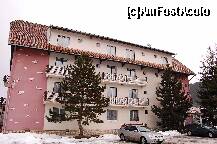 [P01] Hotelul Bradul Argintiu vazut din parcarea interioara. » foto by cristi46
 - 
<span class="allrVoted glyphicon glyphicon-heart hidden" id="av277020"></span>
<a class="m-l-10 hidden" id="sv277020" onclick="voting_Foto_DelVot(,277020,10617)" role="button">șterge vot <span class="glyphicon glyphicon-remove"></span></a>
<a id="v9277020" class=" c-red"  onclick="voting_Foto_SetVot(277020)" role="button"><span class="glyphicon glyphicon-heart-empty"></span> <b>LIKE</b> = Votează poza</a> <img class="hidden"  id="f277020W9" src="/imagini/loader.gif" border="0" /><span class="AjErrMes hidden" id="e277020ErM"></span>