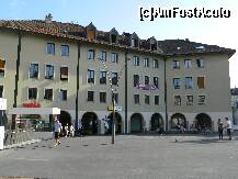 [P16] Piata Postei din Lausanne...incercati sa cititi ce scrie pe bannerul mov de la et.2 al cladirii.... » foto by ileanaxperta*
 - 
<span class="allrVoted glyphicon glyphicon-heart hidden" id="av277756"></span>
<a class="m-l-10 hidden" id="sv277756" onclick="voting_Foto_DelVot(,277756,10638)" role="button">șterge vot <span class="glyphicon glyphicon-remove"></span></a>
<a id="v9277756" class=" c-red"  onclick="voting_Foto_SetVot(277756)" role="button"><span class="glyphicon glyphicon-heart-empty"></span> <b>LIKE</b> = Votează poza</a> <img class="hidden"  id="f277756W9" src="/imagini/loader.gif" border="0" /><span class="AjErrMes hidden" id="e277756ErM"></span>