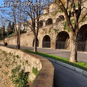 [P11] Bergamo, Città Alta, Viale delle Mura, vom urca vizavi pe o alee în pantă pentru a ajunge în Piazza Vecchia » foto by mprofeanu
 - 
<span class="allrVoted glyphicon glyphicon-heart hidden" id="av1462779"></span>
<a class="m-l-10 hidden" id="sv1462779" onclick="voting_Foto_DelVot(,1462779,10639)" role="button">șterge vot <span class="glyphicon glyphicon-remove"></span></a>
<a id="v91462779" class=" c-red"  onclick="voting_Foto_SetVot(1462779)" role="button"><span class="glyphicon glyphicon-heart-empty"></span> <b>LIKE</b> = Votează poza</a> <img class="hidden"  id="f1462779W9" src="/imagini/loader.gif" border="0" /><span class="AjErrMes hidden" id="e1462779ErM"></span>