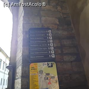 [P43] Bergamo, Città Alta, Indicatoare spre Obiectivele turistice din zonă » foto by mprofeanu
 - 
<span class="allrVoted glyphicon glyphicon-heart hidden" id="av1462811"></span>
<a class="m-l-10 hidden" id="sv1462811" onclick="voting_Foto_DelVot(,1462811,10639)" role="button">șterge vot <span class="glyphicon glyphicon-remove"></span></a>
<a id="v91462811" class=" c-red"  onclick="voting_Foto_SetVot(1462811)" role="button"><span class="glyphicon glyphicon-heart-empty"></span> <b>LIKE</b> = Votează poza</a> <img class="hidden"  id="f1462811W9" src="/imagini/loader.gif" border="0" /><span class="AjErrMes hidden" id="e1462811ErM"></span>