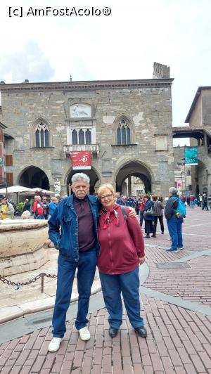 [P18] Cei doi porumbei în Piazza Vecchia... » foto by Carmen Ion
 - 
<span class="allrVoted glyphicon glyphicon-heart hidden" id="av1372637"></span>
<a class="m-l-10 hidden" id="sv1372637" onclick="voting_Foto_DelVot(,1372637,10639)" role="button">șterge vot <span class="glyphicon glyphicon-remove"></span></a>
<a id="v91372637" class=" c-red"  onclick="voting_Foto_SetVot(1372637)" role="button"><span class="glyphicon glyphicon-heart-empty"></span> <b>LIKE</b> = Votează poza</a> <img class="hidden"  id="f1372637W9" src="/imagini/loader.gif" border="0" /><span class="AjErrMes hidden" id="e1372637ErM"></span>