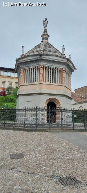 [P24] Baptisteriul, Citta Alta » foto by Carmen Ion
 - 
<span class="allrVoted glyphicon glyphicon-heart hidden" id="av1372643"></span>
<a class="m-l-10 hidden" id="sv1372643" onclick="voting_Foto_DelVot(,1372643,10639)" role="button">șterge vot <span class="glyphicon glyphicon-remove"></span></a>
<a id="v91372643" class=" c-red"  onclick="voting_Foto_SetVot(1372643)" role="button"><span class="glyphicon glyphicon-heart-empty"></span> <b>LIKE</b> = Votează poza</a> <img class="hidden"  id="f1372643W9" src="/imagini/loader.gif" border="0" /><span class="AjErrMes hidden" id="e1372643ErM"></span>